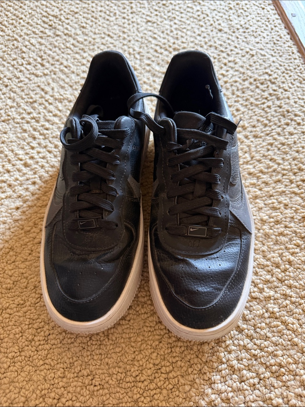 Nike Black Low-Top Sneakers with White Platform Sole - Picture 2 of 3
